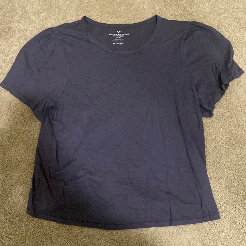 American Eagle gray shirt sleeve